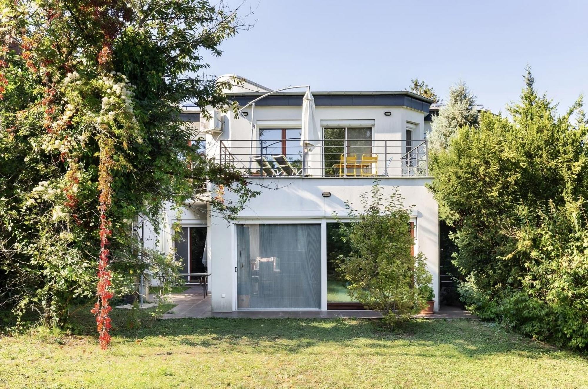 Maharaja Mountain Palace With Free Privat Parking And Garden Budapest Exterior photo